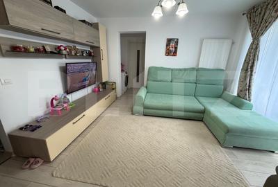 Apartament cu 2 camere semidecomandat, mobilat în Tractorul - 4