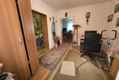 Casă cu 5 camere în Ghiroda