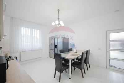 Casa cu piscina ?i garaj de vanzare in Sanmartin, B... - 2