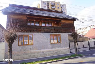 Casă cu 6 camere cu Teren 551 Mp în Central - 7