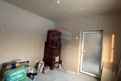 Casă cu teren generos de 1.179 mp, Fierbinți, Târg - 5