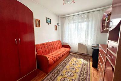 Apartament cu 3 camere semidecomandat în Central