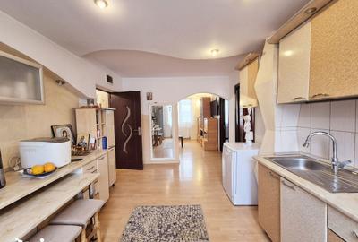 Apartament cu 4 camere semidecomandat în Precista - 3