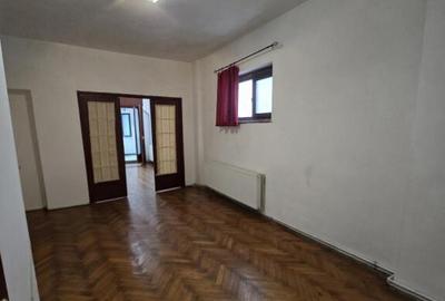 2 camere Universitate l Centrul Istoric
