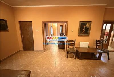 Casă cu 4 camere cu Garaj în Lupeni