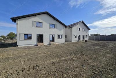 Casă cu 4 camere cu Teren 250 Mp în Moșnița Nouă