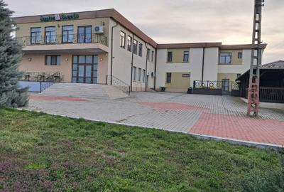 Spațiu comercial, de 1,600 mp, în Central - 8