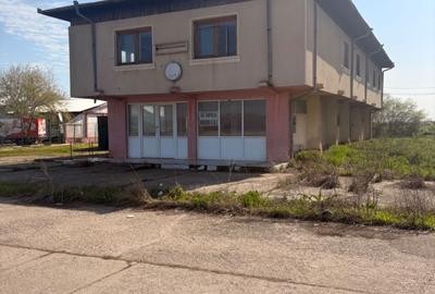 Spațiu comercial, de 1,800 mp, în Central - 3
