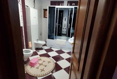 Casă cu 5 camere cu Teren 1052 Mp în Livada - 1