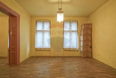 Vila pe str Alexandru Ioan Cuza, 10 camere, S + P + E, teren 282 mp - 7