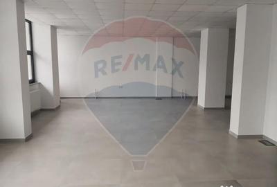 Spațiu comercial, de 105 mp, în Central - 4
