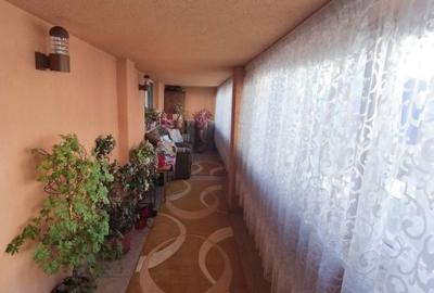 Casă cu 8 camere cu Teren 2300 Mp în Central