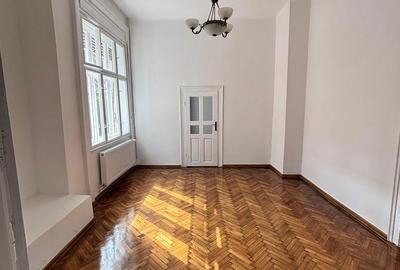 Casă cu 4 camere cu Teren 334 Mp în Central - 4