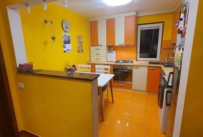 Apartament cu 3 camere semidecomandat în Astra - 2