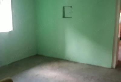 Casă cu 4 camere cu Teren 1130 Mp în Uivar