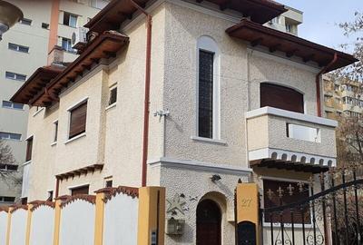 Casă cu 16 camere cu Teren 500 Mp în Doamna Ghica