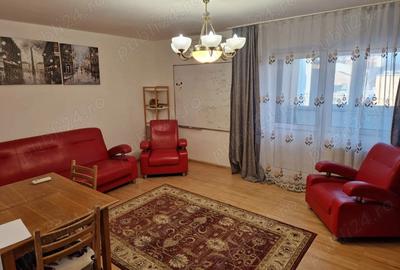 Apartament cu 3 camere semidecomandat în Central - 1