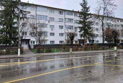 Apartament cu 3 camere semidecomandat în Central - 1