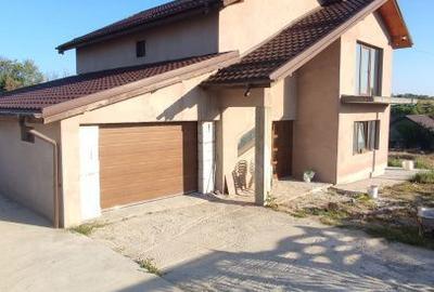 Casă cu 4 camere cu Teren 1280 Mp în Ghercești