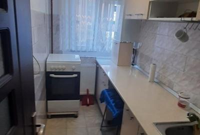 Apartament cu 2 camere semidecomandat în Micro 6