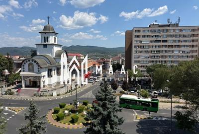 Apartament cu 3 camere decomandat, mobilat în Traian