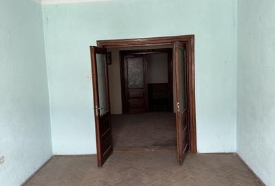 Apartament cu 3 camere semidecomandat în Central - 2