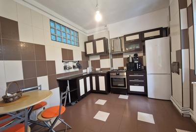 Apartament cu 3 camere semidecomandat, mobilat în P-ța Romană - 10