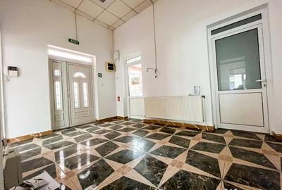 Casă cu 4 camere cu Canalizare în Central - 1