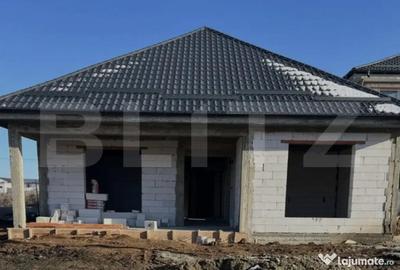 Casă cu 3 camere cu Teren 400 Mp în Central - 1