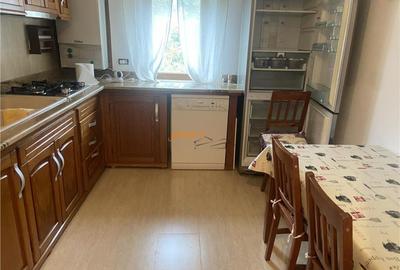 Apartament cu 3 camere decomandat în Gară