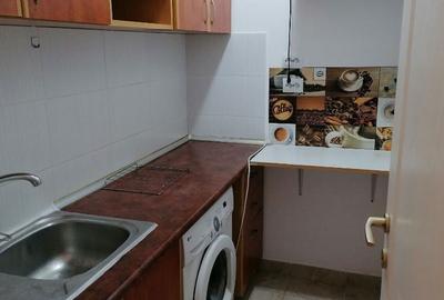 Garsonieră decomandată în Costin Georgian