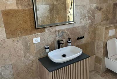 Casă cu 4 camere în Central - 2