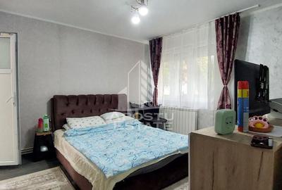 Apartament cu 3 camere semidecomandat, mobilat în Micro 4 - 5