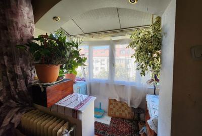 Apartament cu 3 camere semidecomandat în Central - 1