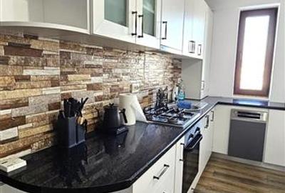 Apartament cu 3 camere semidecomandat, mobilat în Gruia - 7