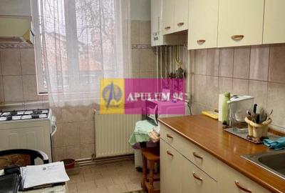 Apartament cu 3 camere decomandat, mobilat în Apusului