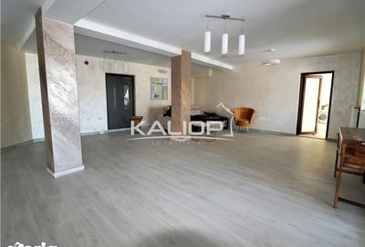 Casă cu Teren 2000 Mp în Europa - 1