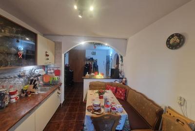 Apartament cu 4 camere semidecomandat, mobilat în Basarabia