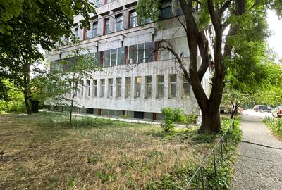 Spațiu comercial, de 258 mp, în Apărătorii Patriei - 8