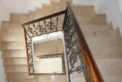 Casă individuală cu 8 camere cu Canalizare în P-ța Unirii - 9