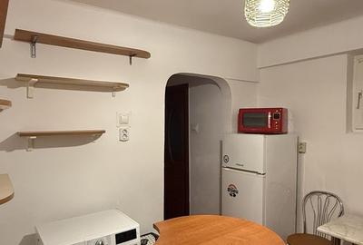 Apartament decomandat, mobilat în Tei