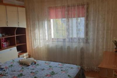 Apartament cu 3 camere decomandat în Buzaului