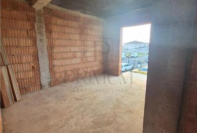 Casă individuală cu 4 camere cu Canalizare în Aeroport - 5