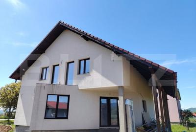 Casa individuala cu 5 camere, 200 mp, cu 24 ari teren, zona - 6