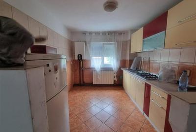 Apartament cu trei camere zona centrala - 7