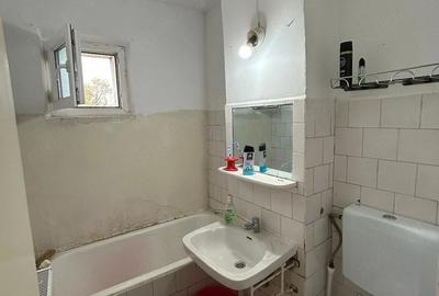 Apartament cu 4 camere decomandat în Micro 38 - 1