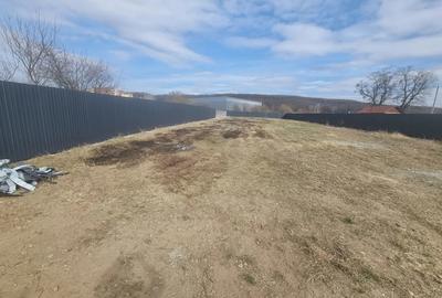 Inchiriez teren 1400mp Moreni - 1