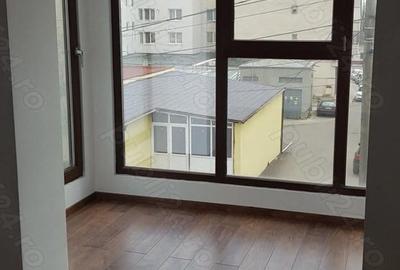 Apartament cu 4 camere decomandat în Central - 8