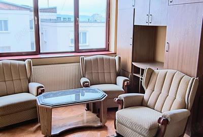 Apartament decomandat Deva zona B-dul Decebal-Kogalniceanu et.4 + boxa - 1