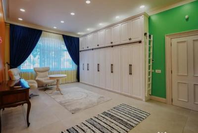 Casă cu 8 camere cu Teren 11880 Mp în Horodnic - 11